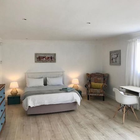Sunset Beach Living Guesthouse Cape Town Bagian luar foto