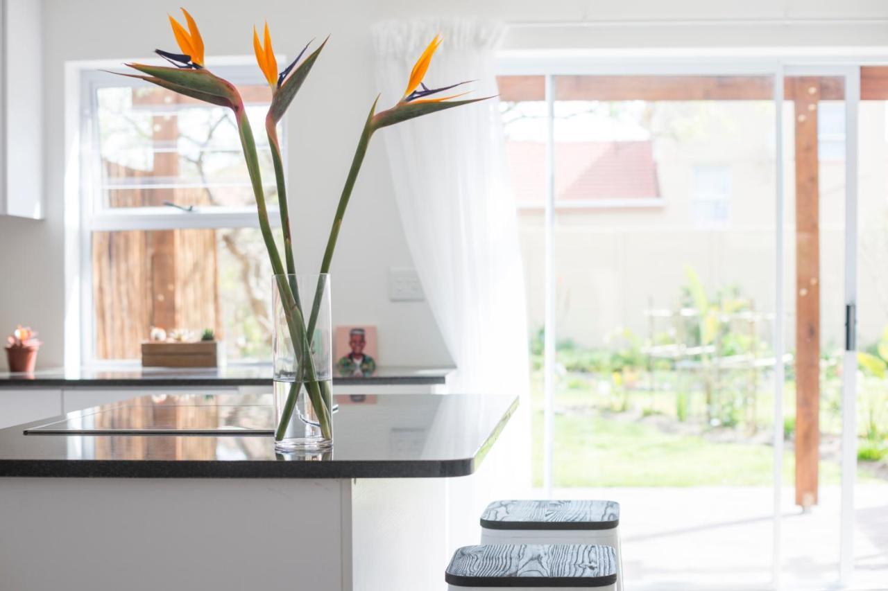 Sunset Beach Living Guesthouse Cape Town Bagian luar foto