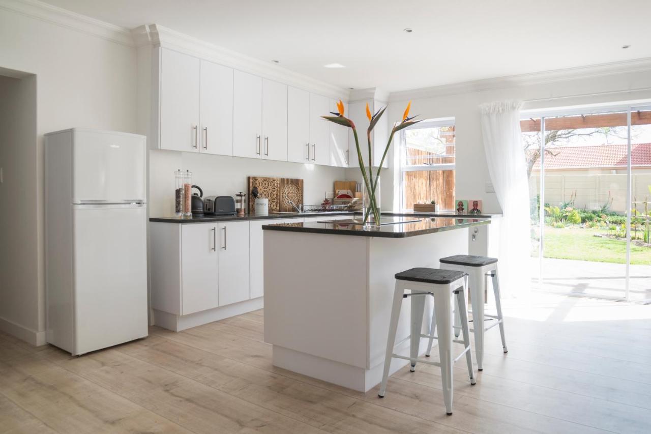 Sunset Beach Living Guesthouse Cape Town Bagian luar foto
