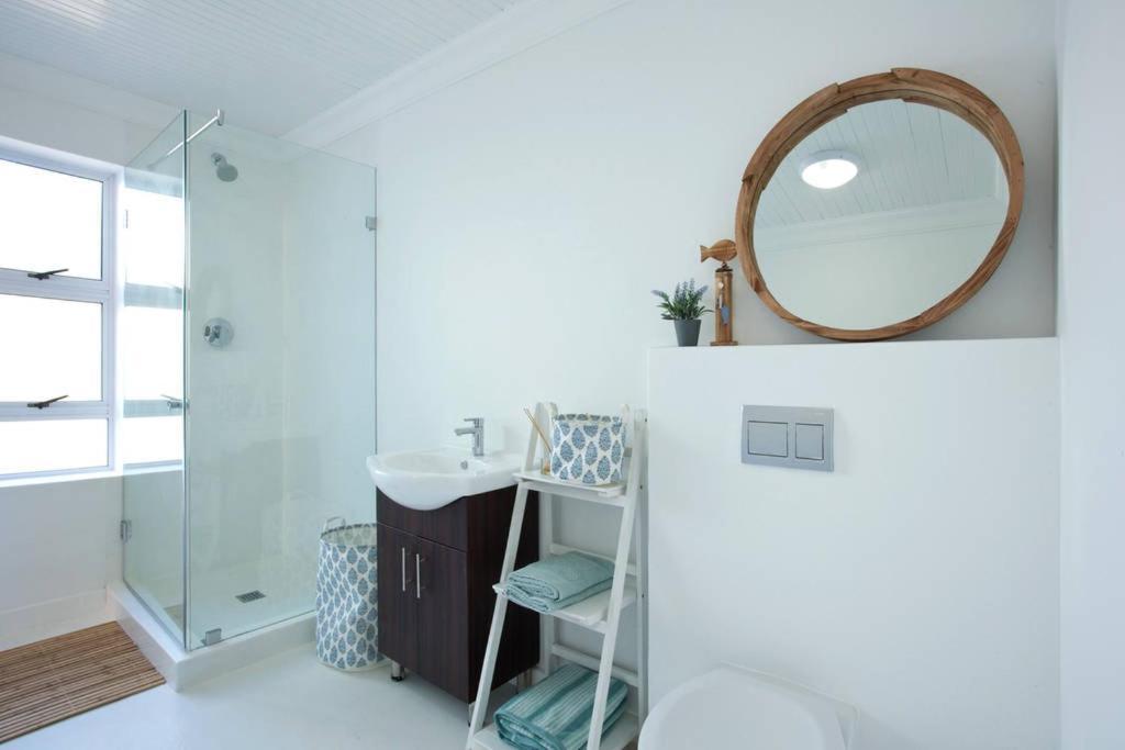 Sunset Beach Living Guesthouse Cape Town Bagian luar foto