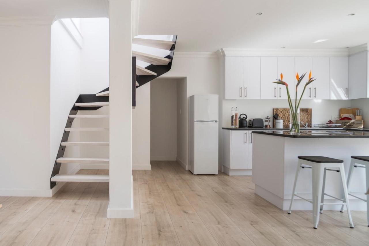 Sunset Beach Living Guesthouse Cape Town Bagian luar foto