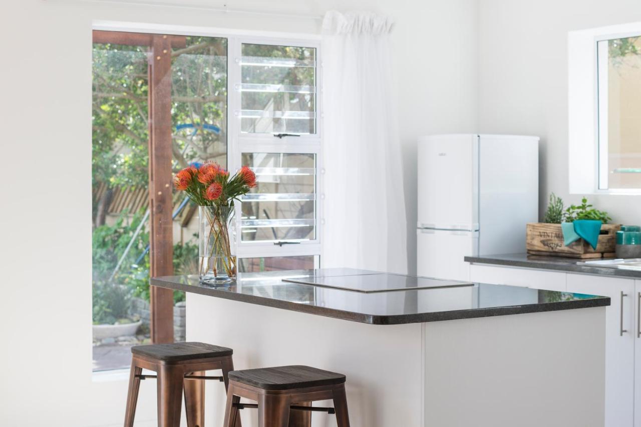 Sunset Beach Living Guesthouse Cape Town Bagian luar foto