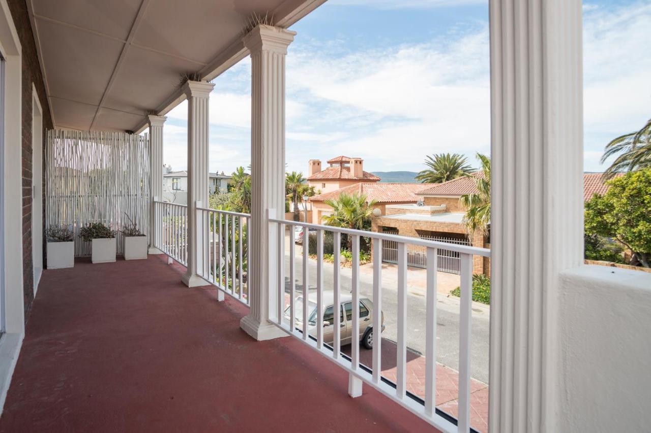 Sunset Beach Living Guesthouse Cape Town Bagian luar foto