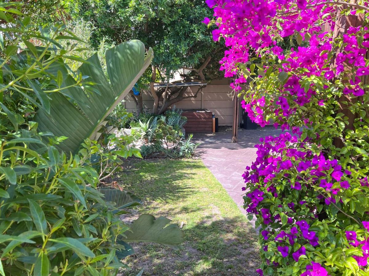 Sunset Beach Living Guesthouse Cape Town Bagian luar foto