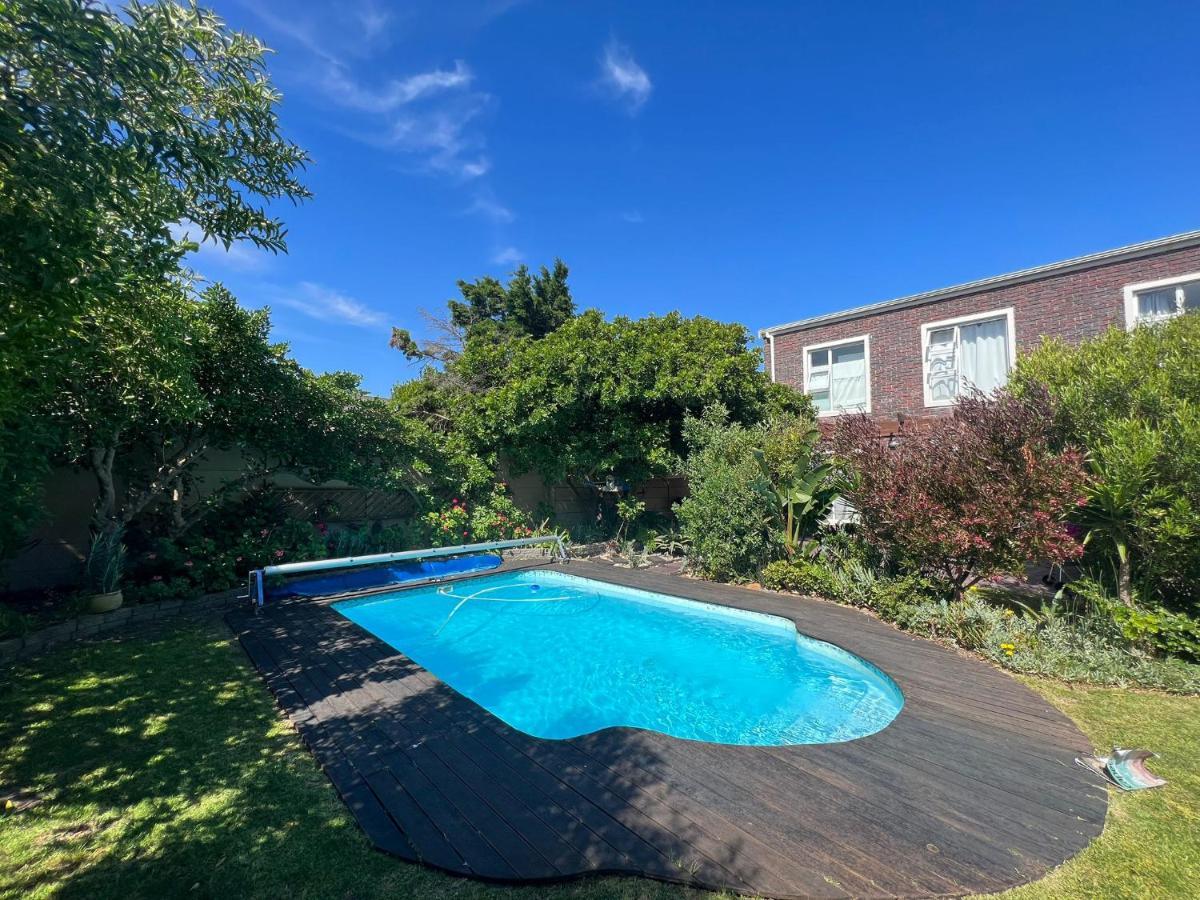 Sunset Beach Living Guesthouse Cape Town Bagian luar foto