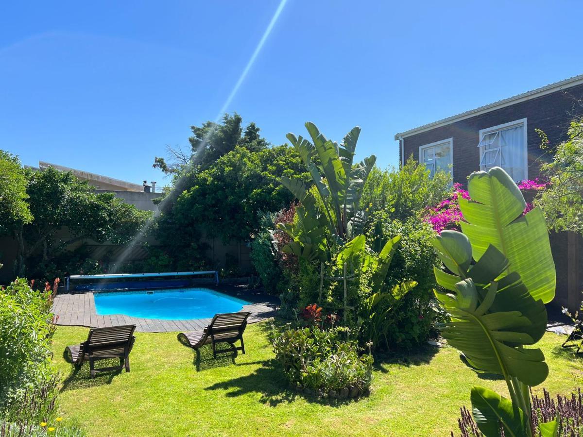 Sunset Beach Living Guesthouse Cape Town Bagian luar foto