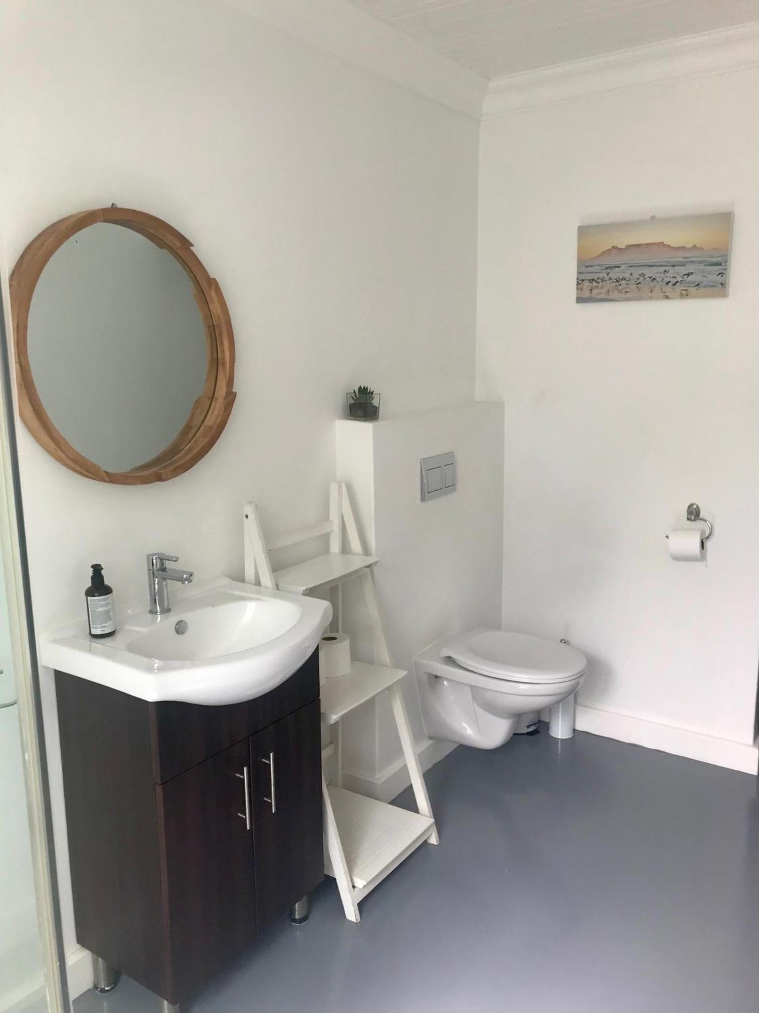 Sunset Beach Living Guesthouse Cape Town Bagian luar foto